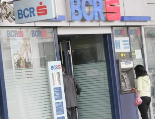 BCR face angajări, în timp ce concediază în masă